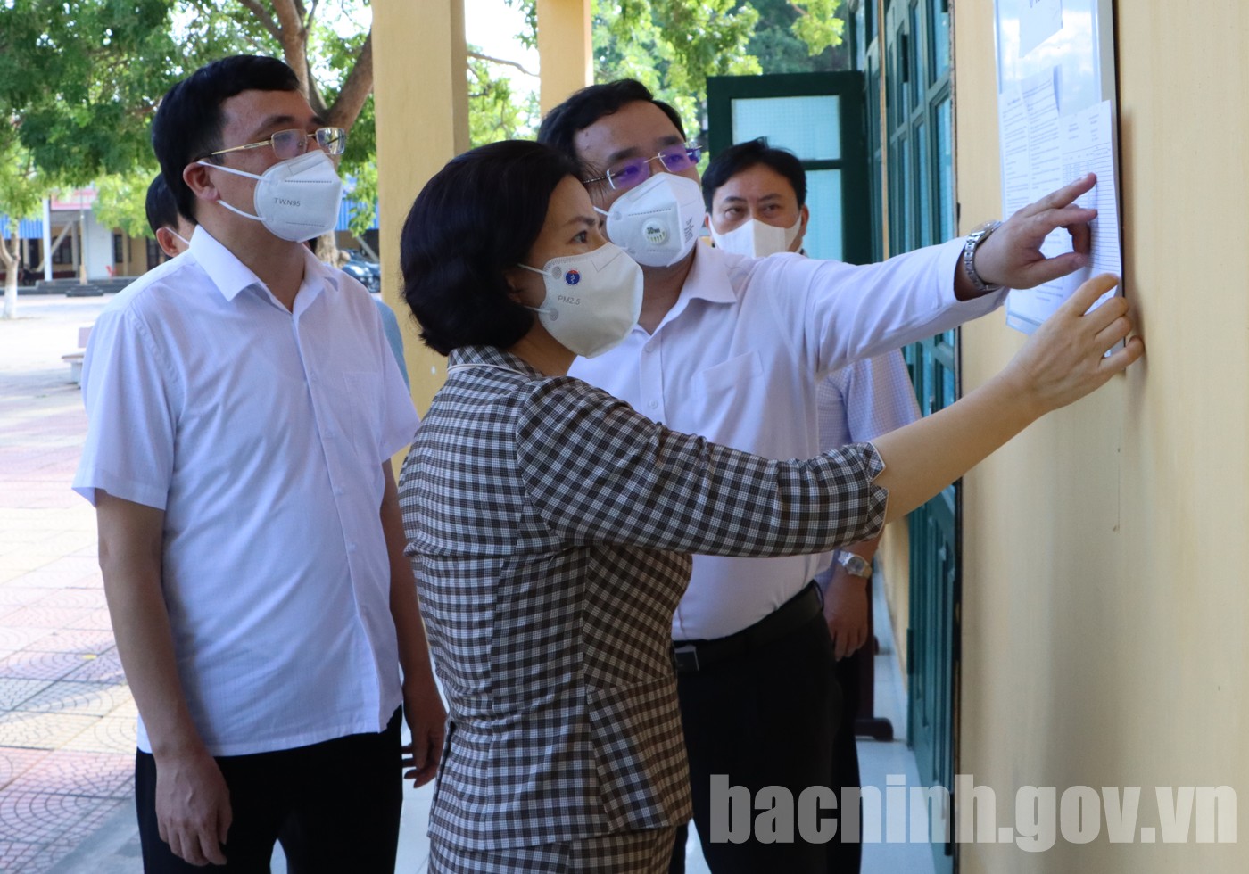 Chủ tịch UBND tỉnh kiểm tra công tác chuẩn bị thi tại huyện Quế Võ