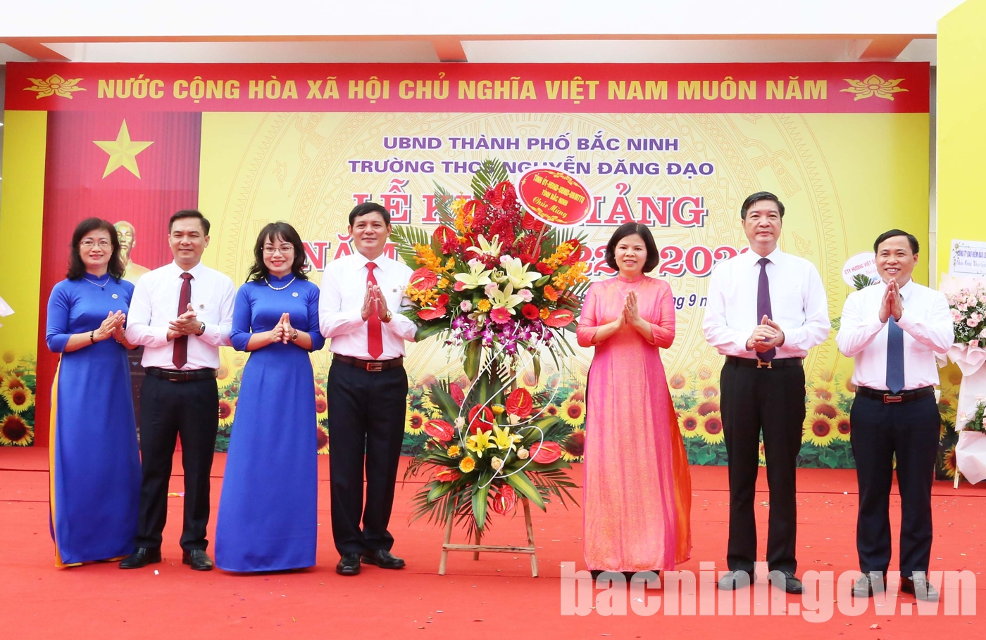 Chủ tịch UBND tỉnh Nguyễn Hương Giang dự Lễ khai giảng tại Trường THCS Nguyễn Đăng Đạo