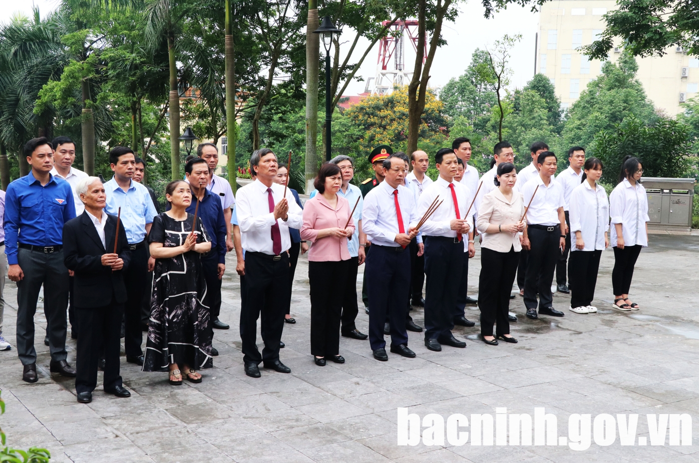 Lãnh đạo tỉnh dâng hương tưởng niệm đồng chí Hoàng Quốc Việt