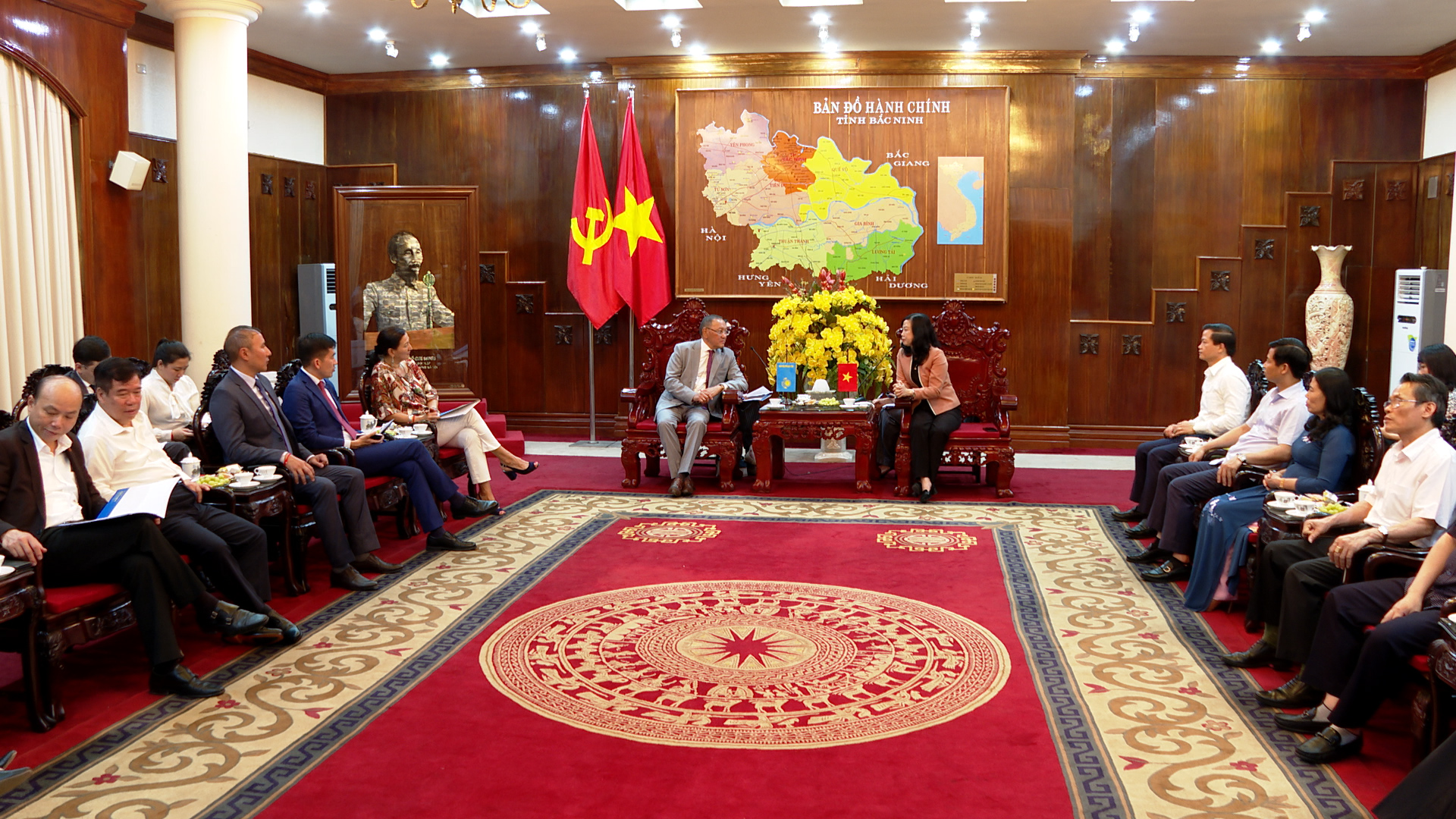 Kazakhstan ambassador visits and works in Bac Ninh