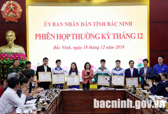 Khen thưởng học sinh đạt Huy chương Vàng Cuộc thi Phát minh Sáng chế Thế giới