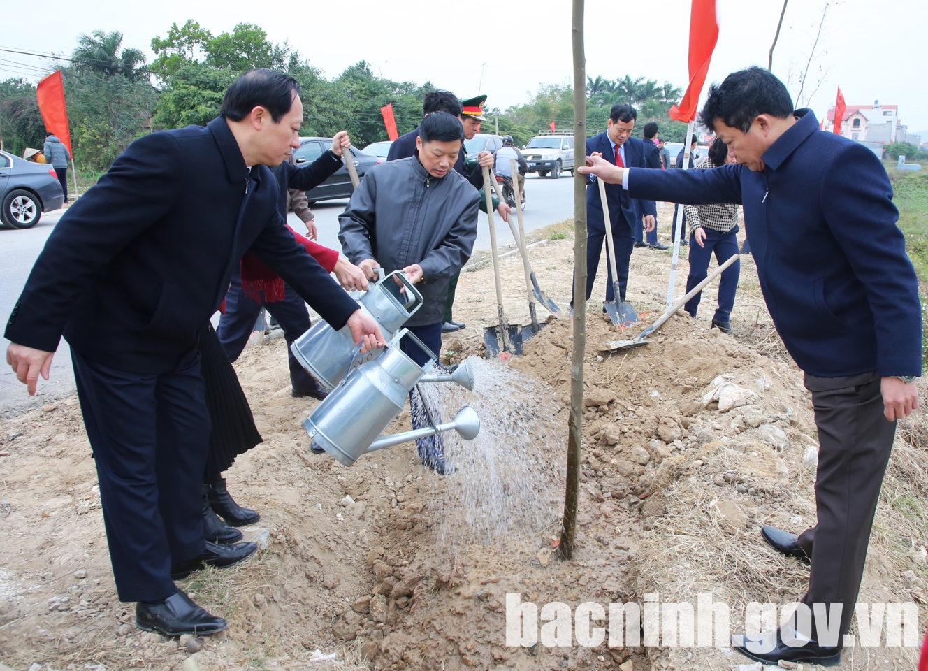 Phó Chủ tịch UBND tỉnh Đào Quang Khải dự Tết trồng cây tại huyện Quế Võ