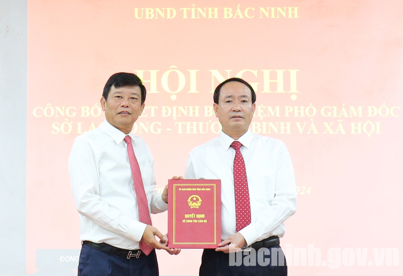 Trao Quyết định bổ nhiệm Phó Giám đốc Sở Lao động - Thương binh và Xã hội