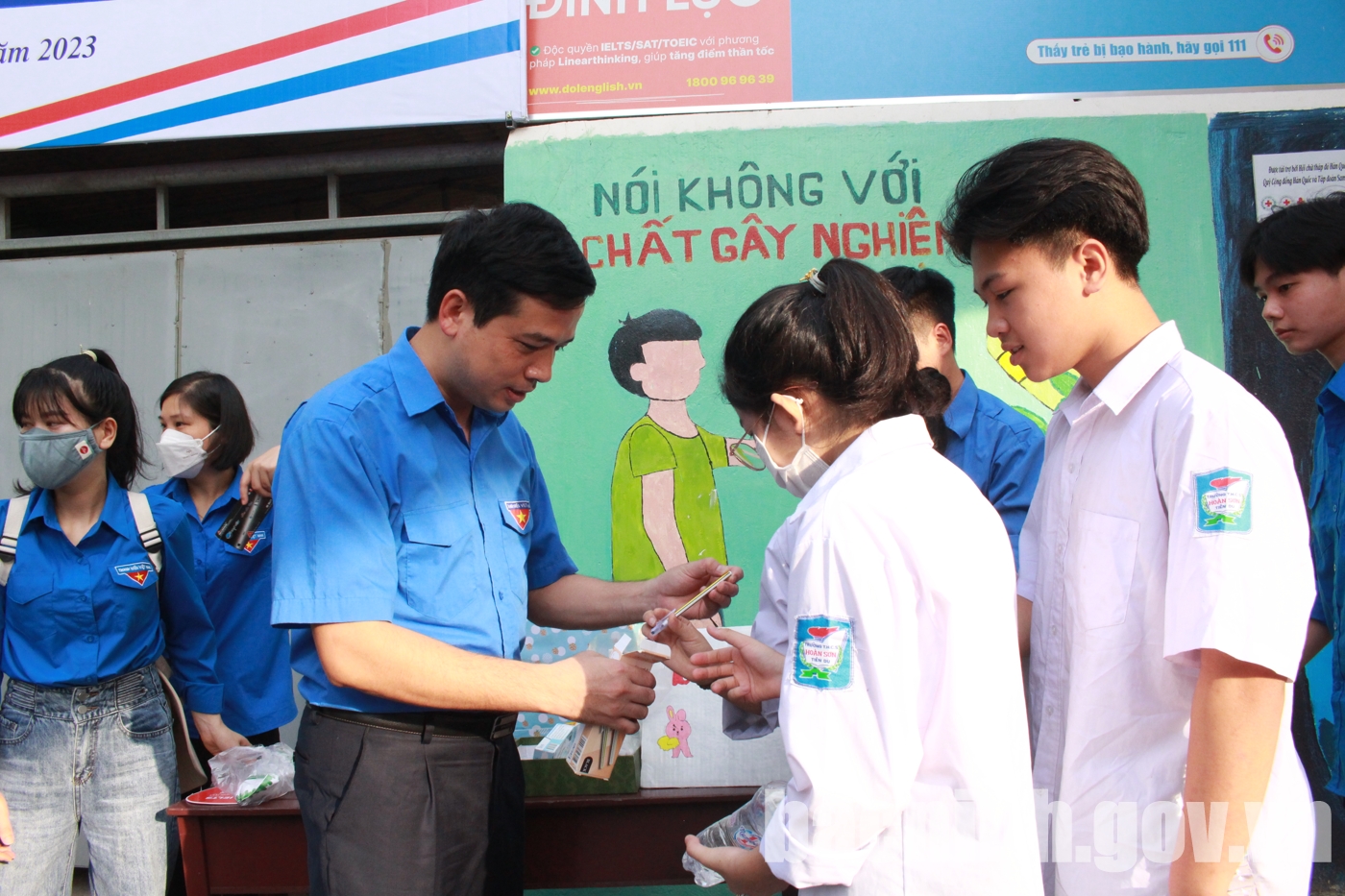 Tỉnh Đoàn Bắc Ninh thăm, động viên các đội tình nguyện tiếp sức mùa thi