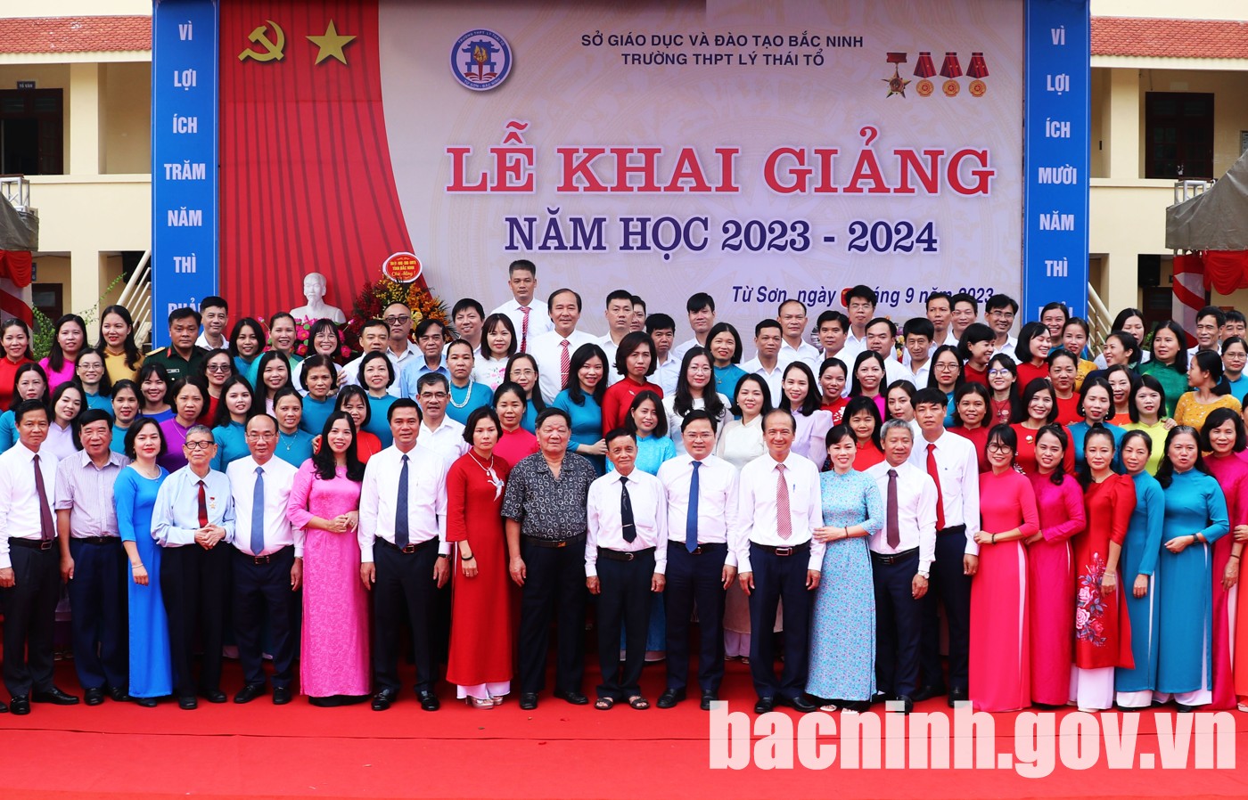 Bí thư Tỉnh ủy Nguyễn Anh Tuấn dự Lễ khai giảng năm học mới tại Trường THPT Lý Thái Tổ