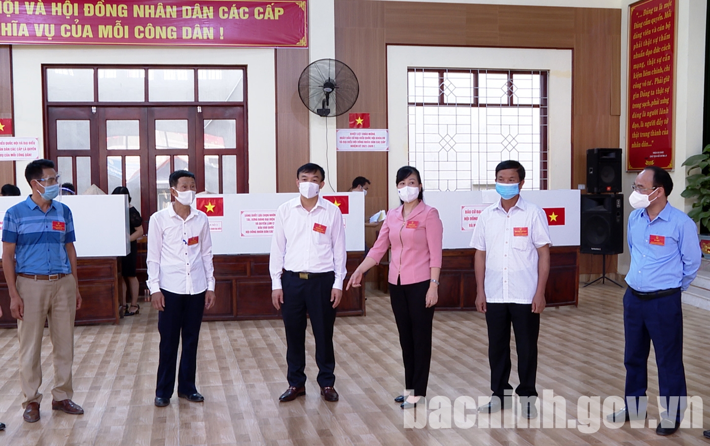 Bí thư Tỉnh ủy kiểm tra công tác bầu cử tại huyện Quế Võ
