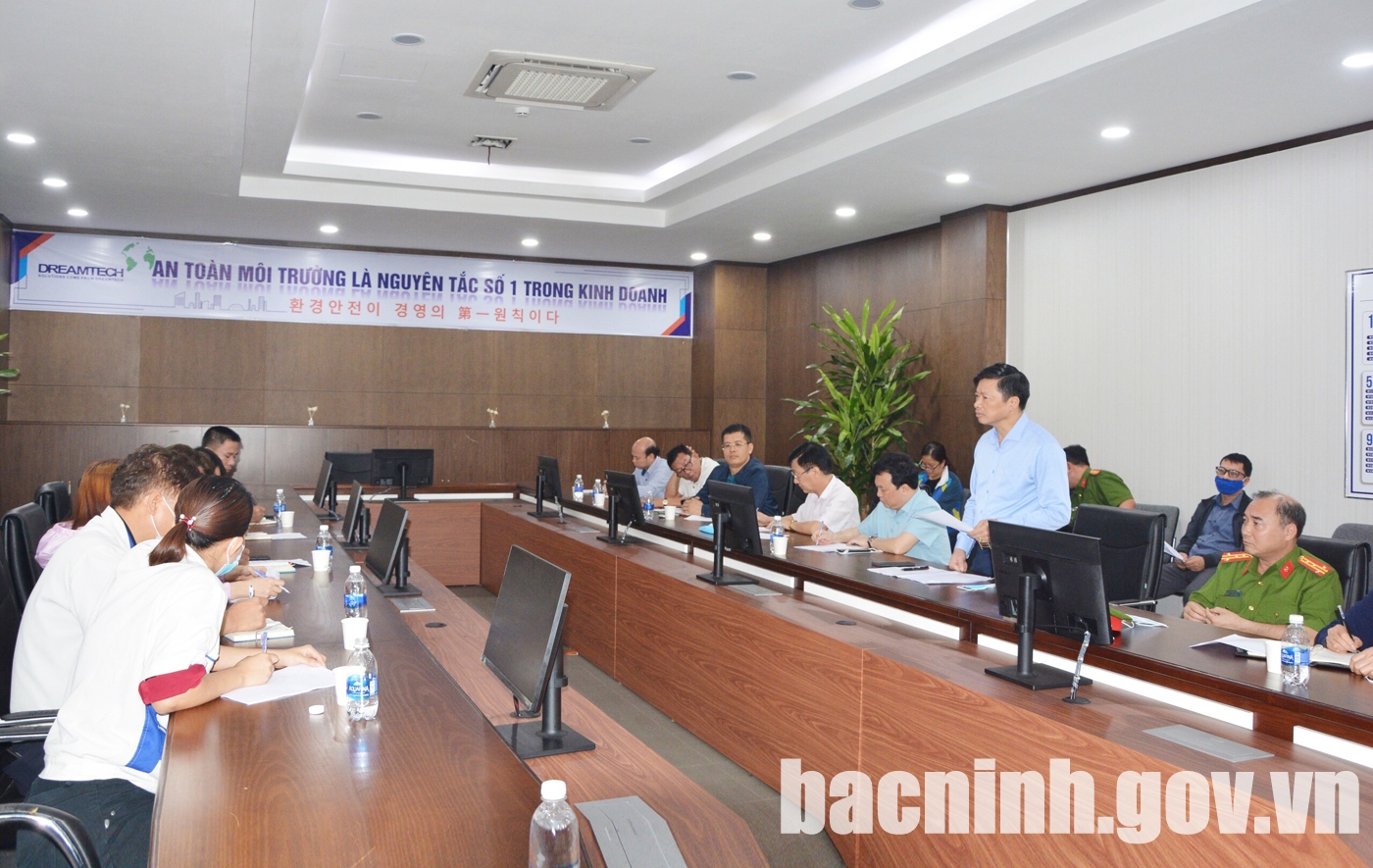 Phó Chủ tịch UBND tỉnh làm việc về vụ cháy tại Công ty TNHH Dreamtech Việt Nam