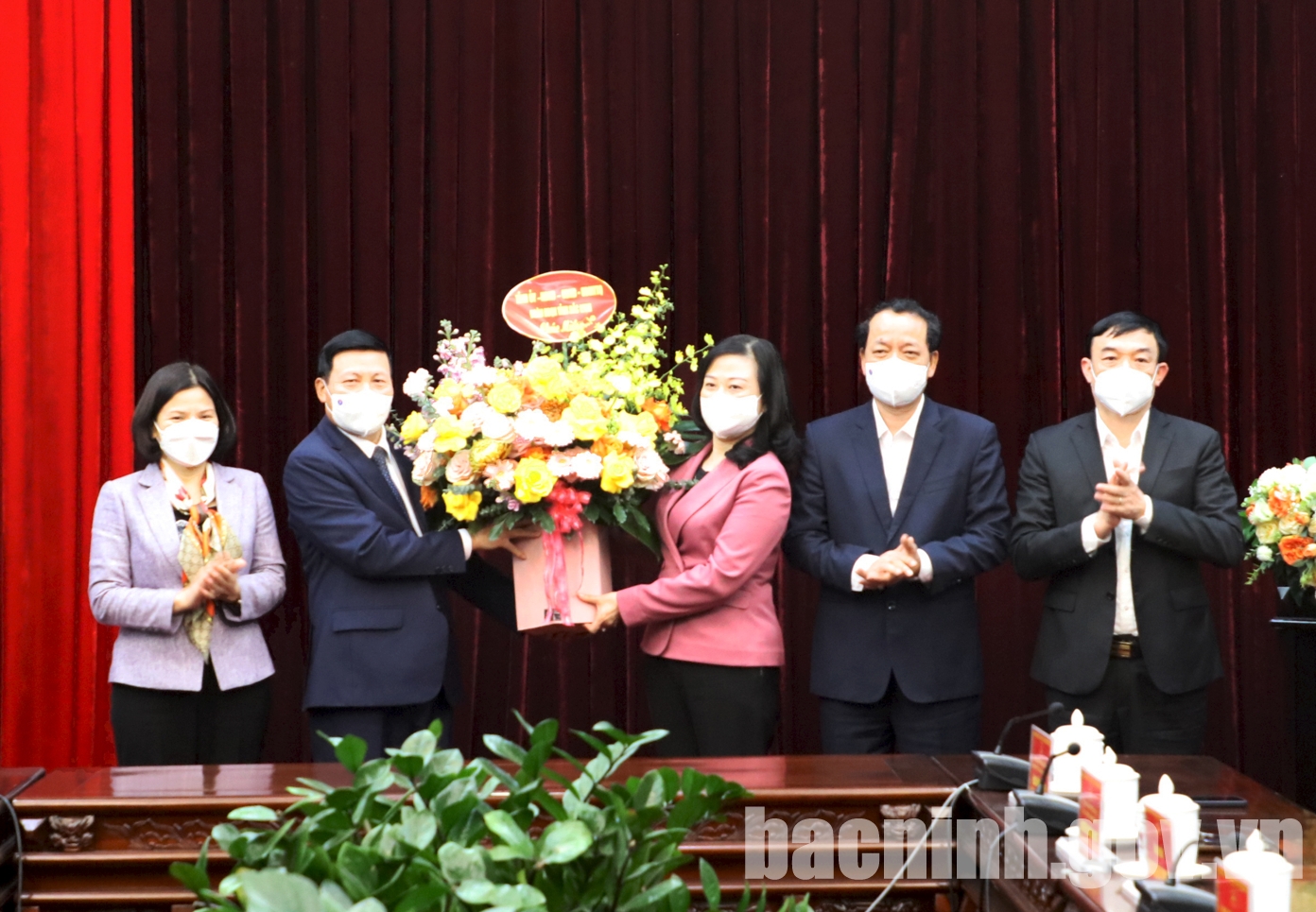 Ban Chấp hành Đảng bộ tỉnh tổ chức gặp mặt, chia tay nguyên Bí thư Tỉnh ủy Nguyễn Nhân Chiến nghỉ hưu theo chế độ
