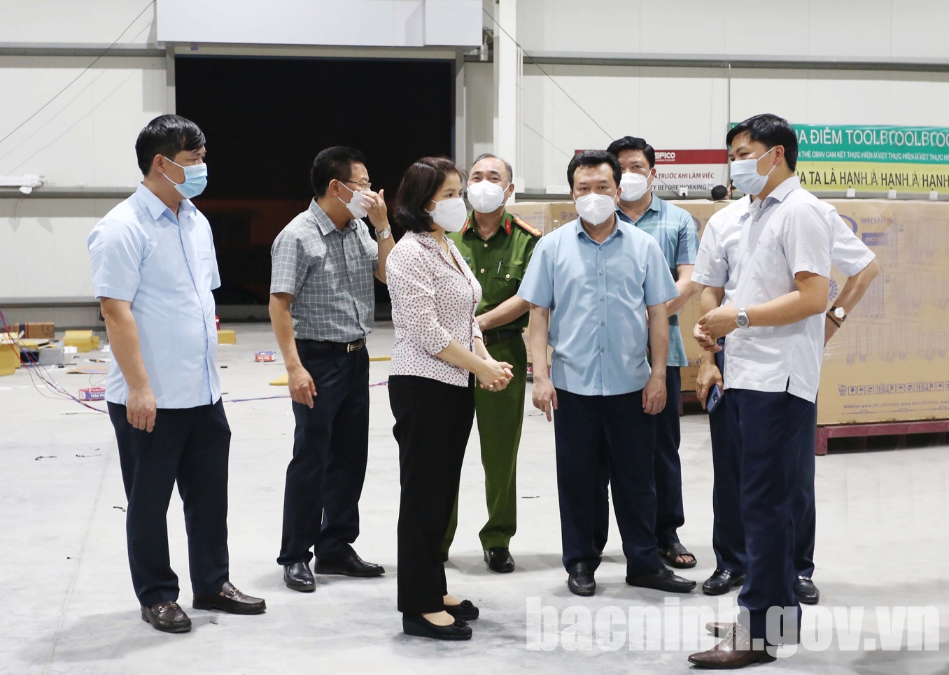 Chủ tịch UBND tỉnh đi kiểm tra công tác phòng, chống dịch tại huyện Tiên Du