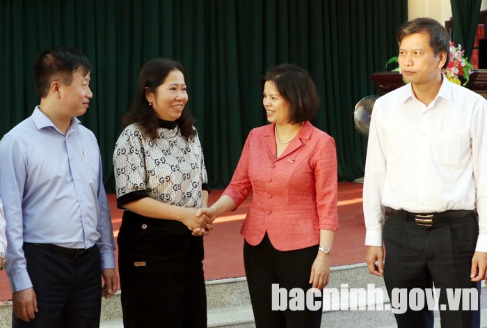 Chủ tịch UBND tỉnh Nguyễn Hương Giang tiếp xúc cử tri phường Khắc Niệm