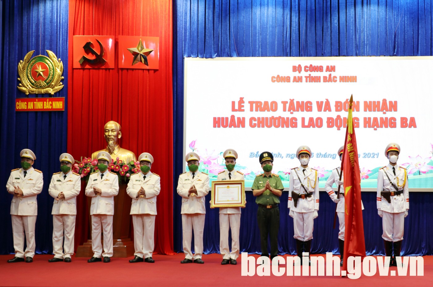 Công an tỉnh Bắc Ninh đón nhận Huân chương Lao động hạng Ba