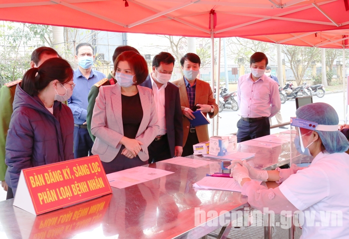 Chủ tịch UBND tỉnh kiểm tra công tác phòng, chống dịch Covid-19 tại huyện Tiên Du