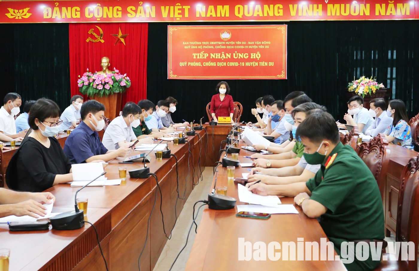 Chủ tịch UBND tỉnh Nguyễn Hương Giang làm việc với huyện Tiên Du về công tác phòng chống dịch