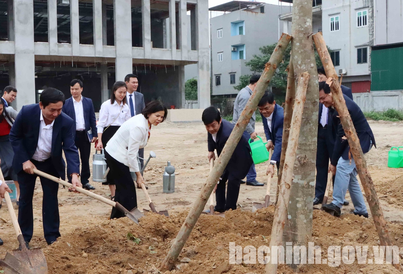 Chủ tịch UBND tỉnh dự “Tết trồng cây” tại huyện Yên Phong