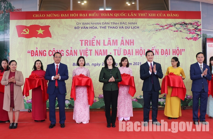 Khai mạc triển lãm ảnh “Đảng cộng sản Việt Nam - Từ Đại hội đến Đại hội”