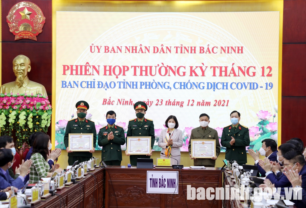 Khen thưởng nhân kỷ niệm 77 năm Ngày thành lập Quân đội nhân dân Việt Nam