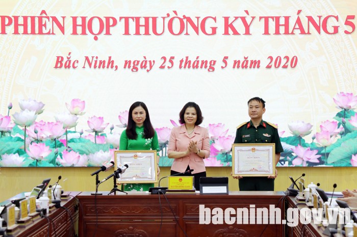 Khen thưởng tập thể, cá nhân trong học tập và làm theo tư tưởng, đạo đức, phong cách Hồ Chí Minh