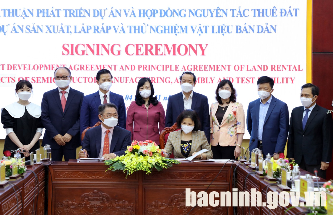 Lễ ký kết thoả thuận phát triển dự án Nhà máy sản xuất, lắp ráp và thử nghiệm vật liệu bán dẫn tại KCN Yên Phong II-C