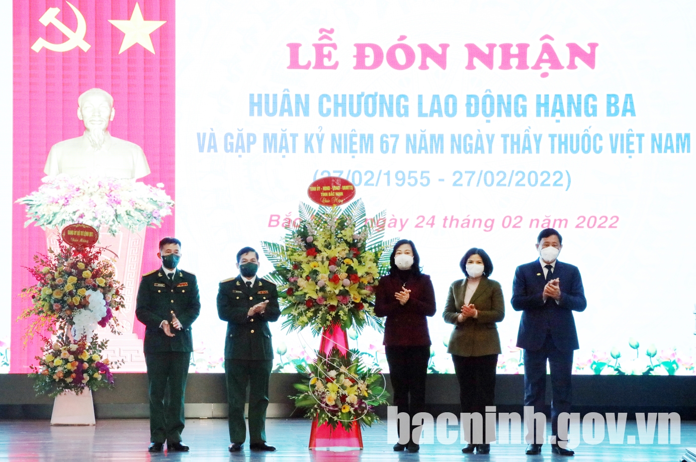 Lãnh đạo tỉnh chúc mừng Bệnh viện Quân y 110 nhân Ngày Thầy thuốc Việt Nam