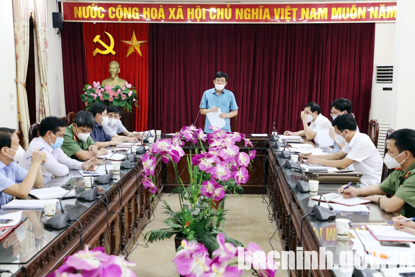 Phó Chủ tịch UBND tỉnh kiểm tra công tác phòng, chống dịch tại huyện Quế Võ