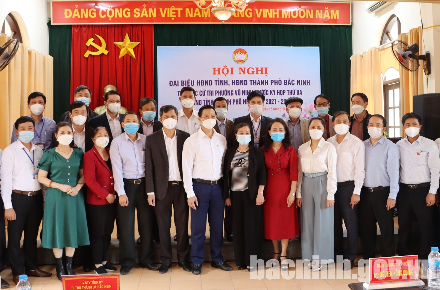 Phó Chủ tịch Thường trực UBND tỉnh tiếp xúc cử tri phường Vũ Ninh trước kỳ họp thứ 4 HĐND tỉnh