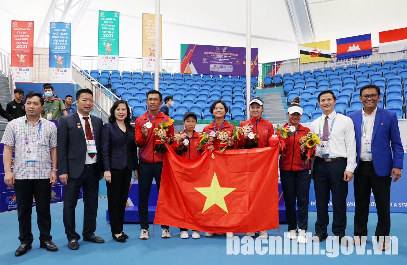Quần vợt nữ Việt Nam giành Huy chương bạc đồng đội