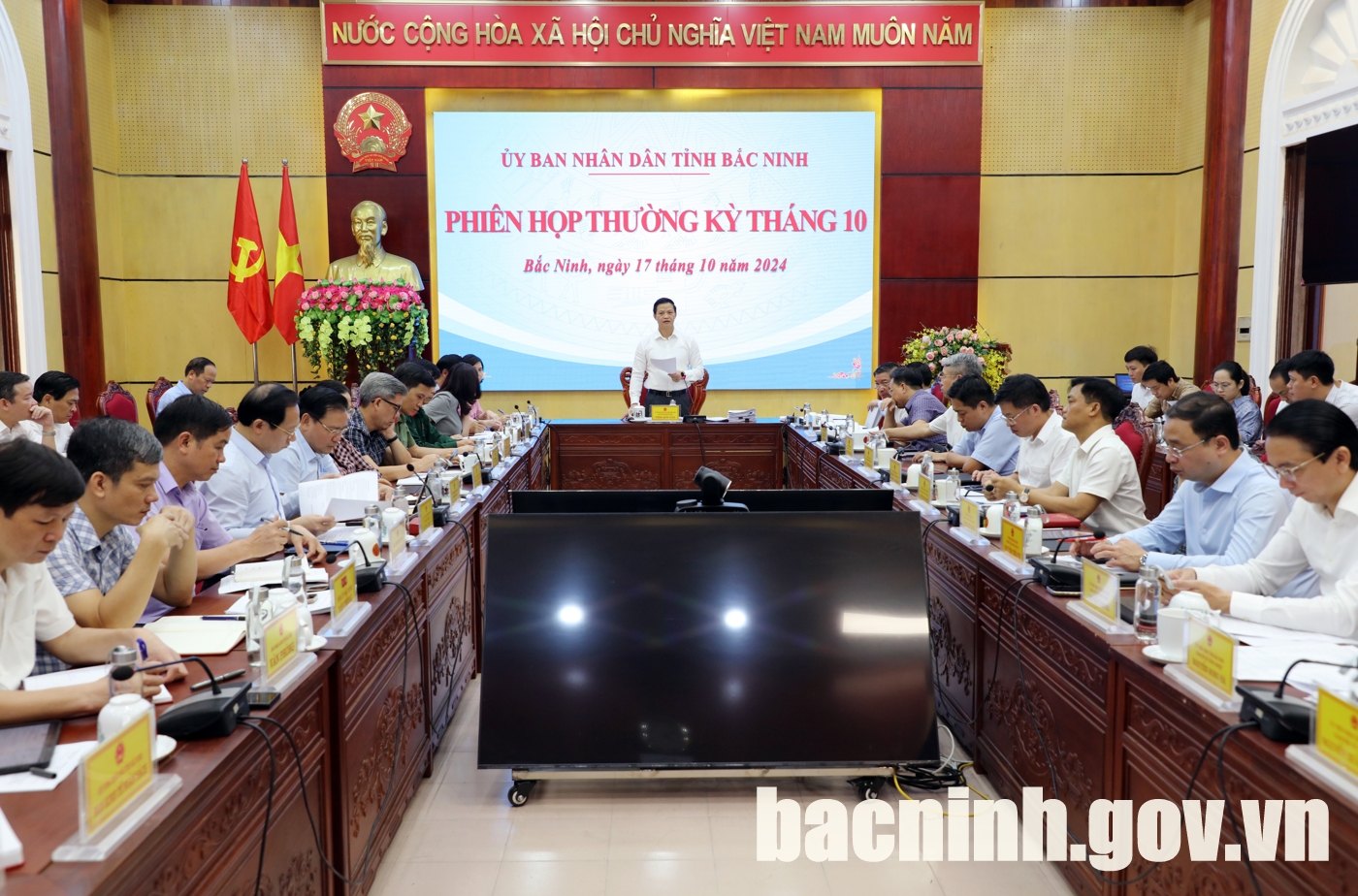 UBND tỉnh Bắc Ninh họp phiên thường kỳ tháng 10