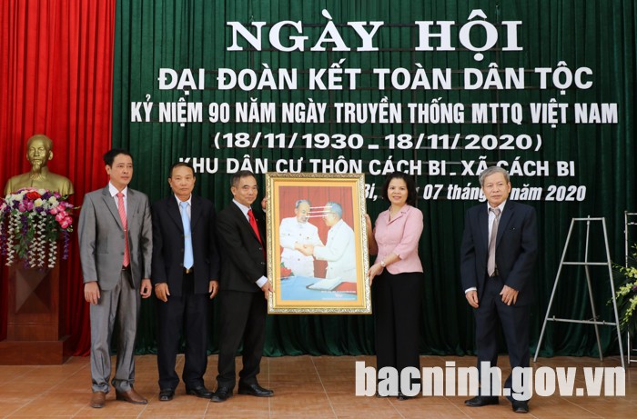 Chủ tịch UBND tỉnh dự Ngày hội “Đại đoàn kết toàn dân tộc” tại thôn Cách Bi