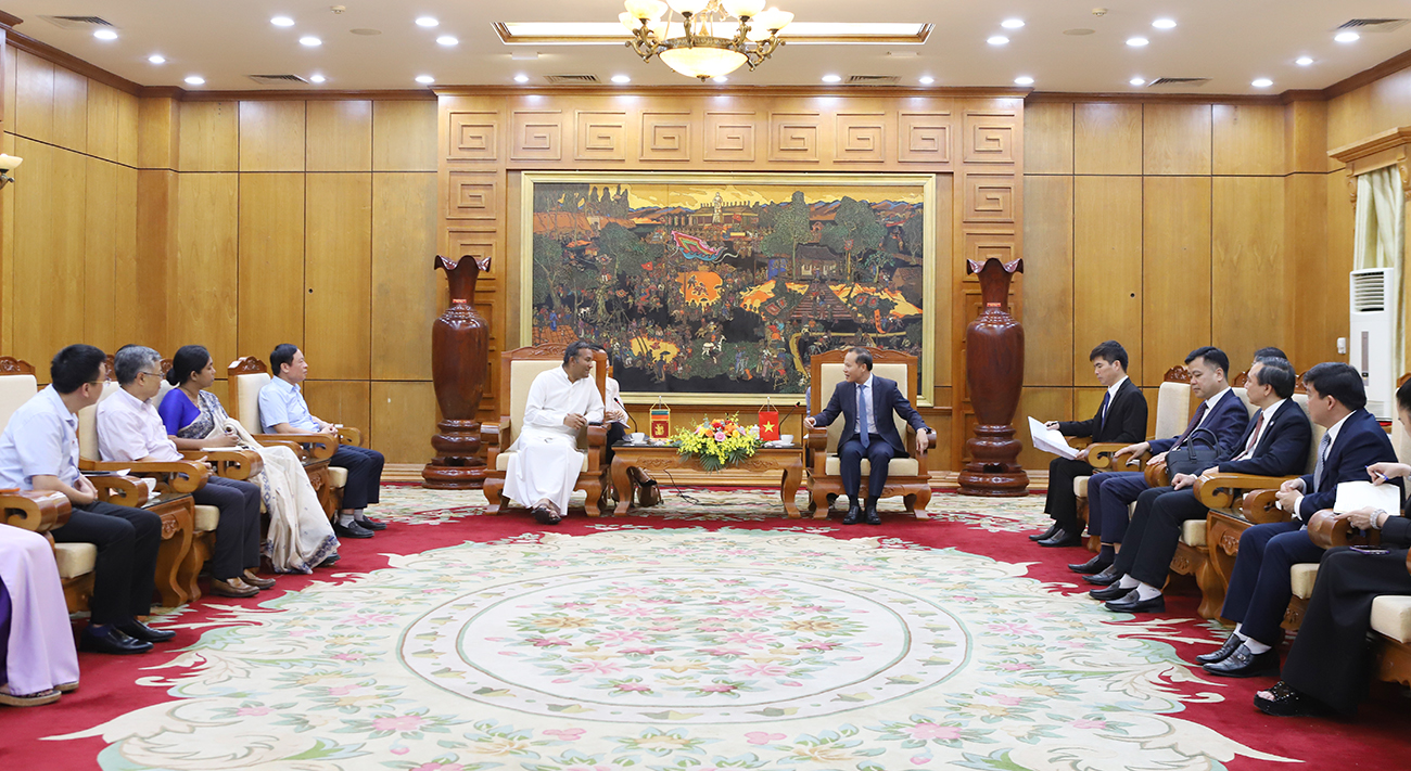 Đồng chí Mai Sơn - Phó Chủ tịch Thường trực UBND tỉnh tiếp Đại sứ đặc mệnh Toàn quyền Sri Lanka