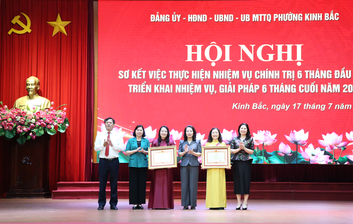Phó Bí thư Thường trực Tỉnh ủy Nguyễn Thị Hương - Phường Kinh Bắc cần phát huy lợi thế trung tâm, phát triển mạnh thương mại, dịch vụ chất lượng cao