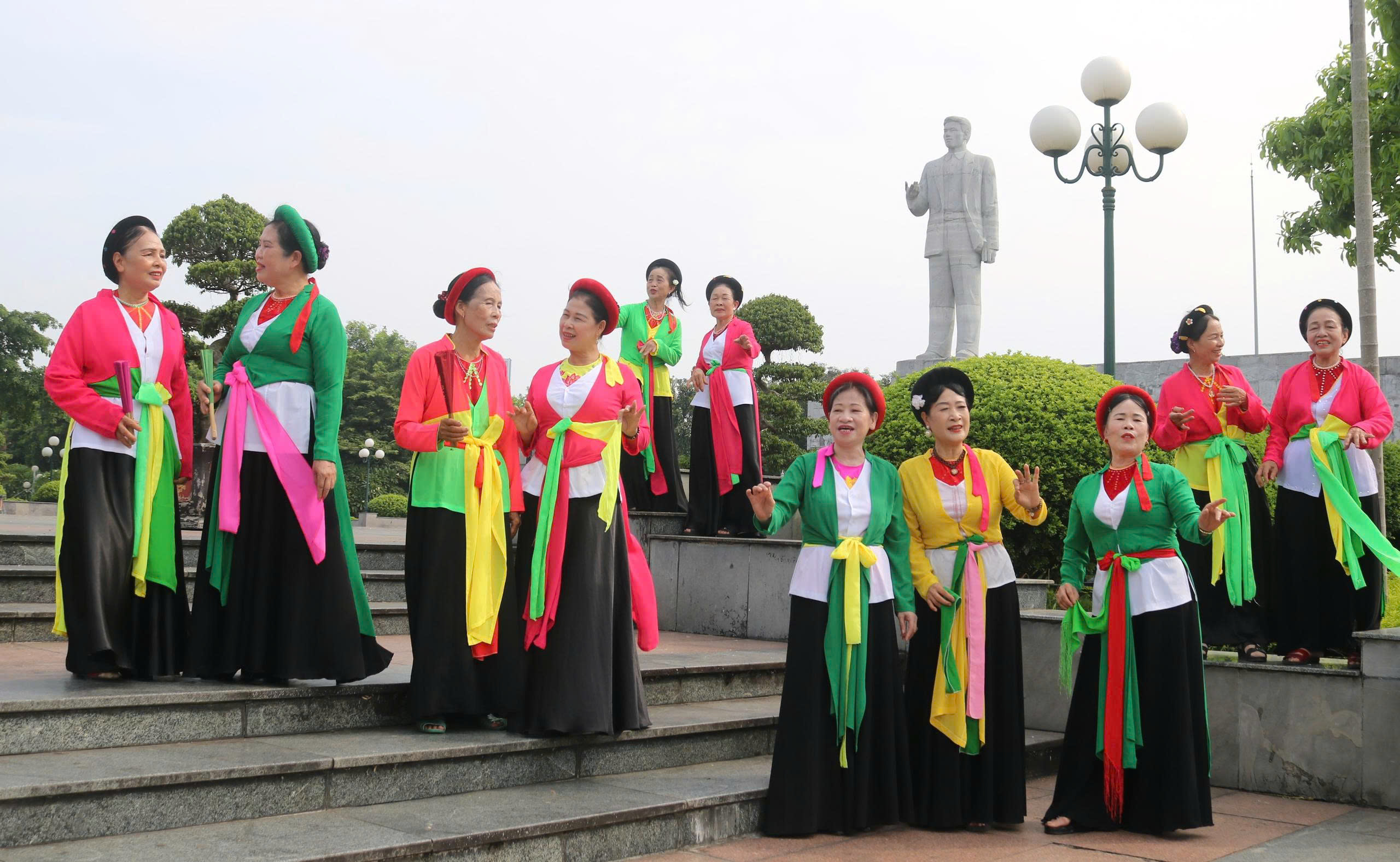 Nghệ thuật Chèo thường được biểu diễn tại các lễ hội, đình đám.