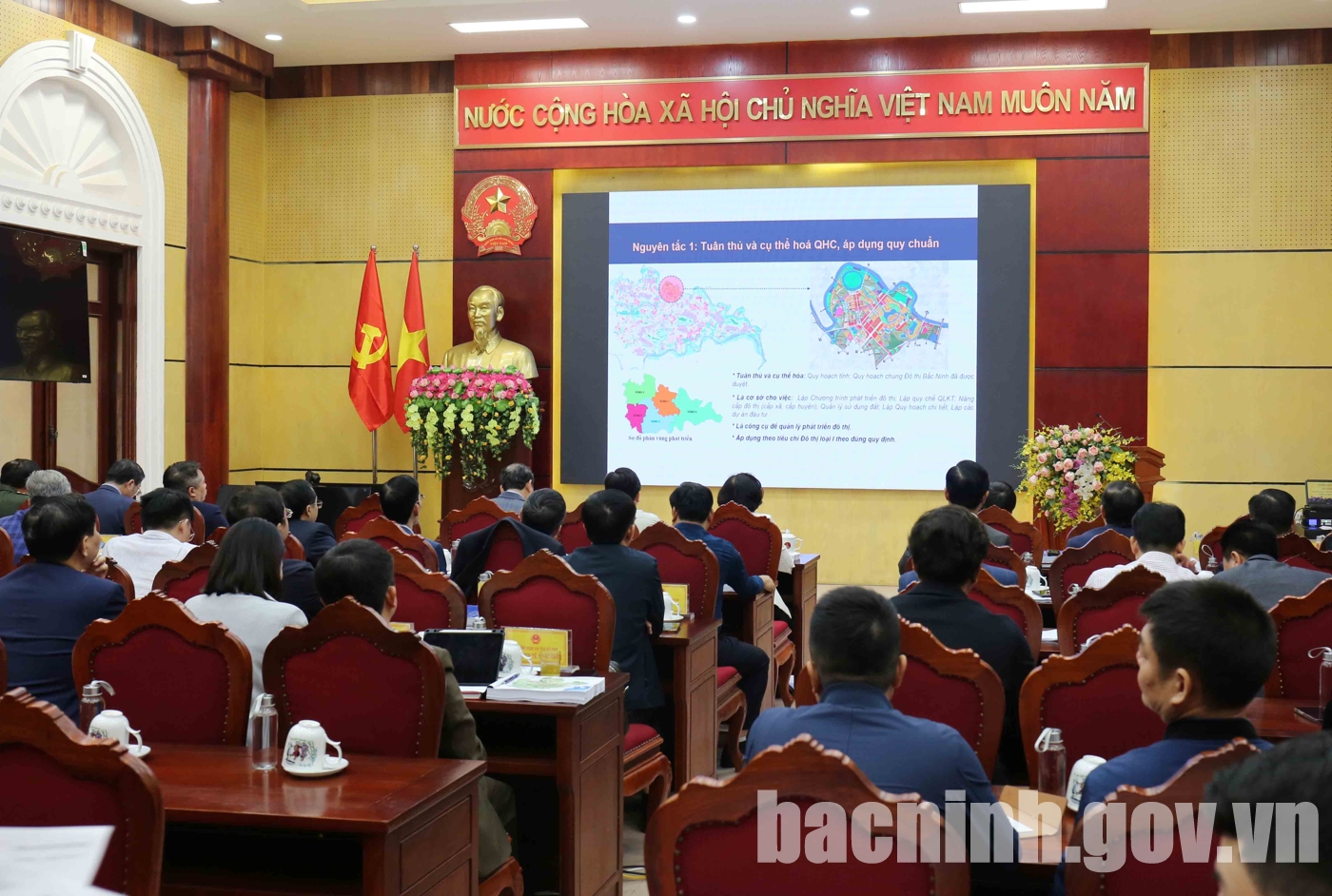 Provincial People's Committee holds symposium on zoning planning projects