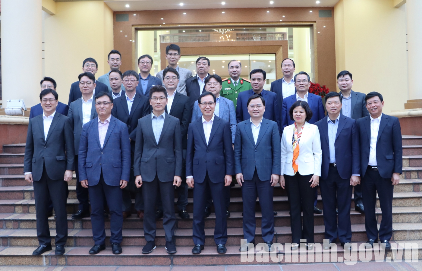 Provincial leaders receives and works with General Director of Samsung Vietnam Complex