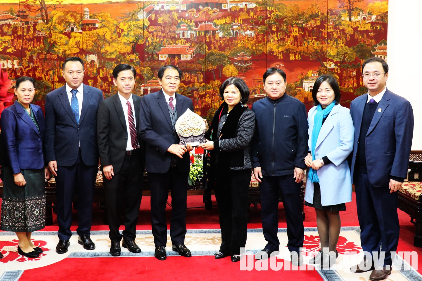 Delegation of Huaphanh province visits and extends Tet greetings to Bac Ninh province